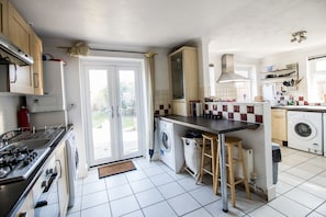 Fridge, microwave, stovetop