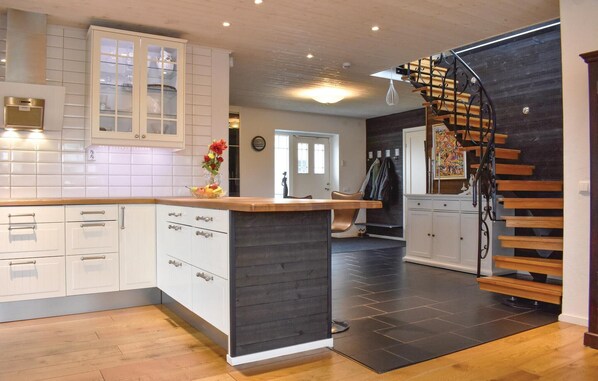 Interior - Gorgeous home in Ystad with kitchen (Ystad)