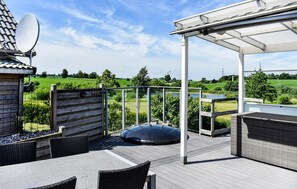 Outdoor dining - 3 bedroom nice home in Ystad (Ystad)