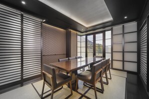 Deluxe Room, 3 Bedrooms (Townhouse) | In-room dining - Hinode Hills Niseko Village  (Niseko)