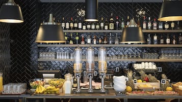 每日供应欧陆式早餐(每人 JPY 3000)