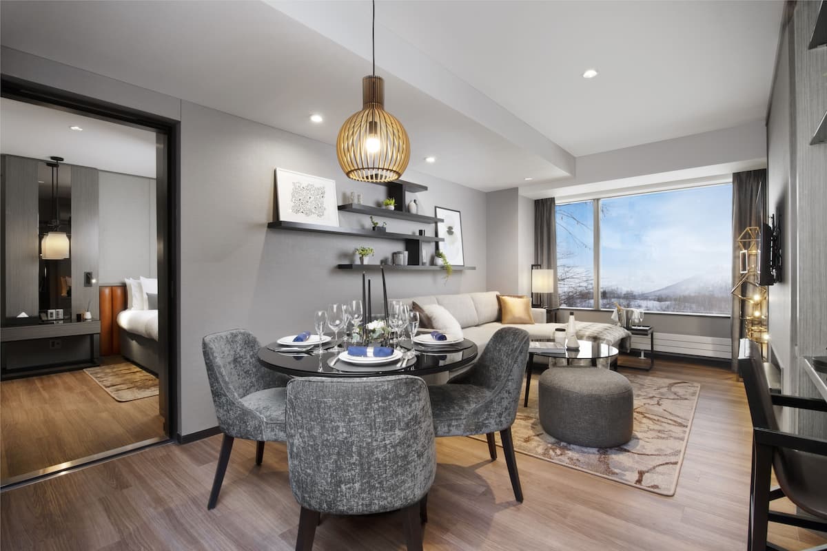 高級寢具、房內夾萬、免費嬰兒床、摺床/加床 (收費)