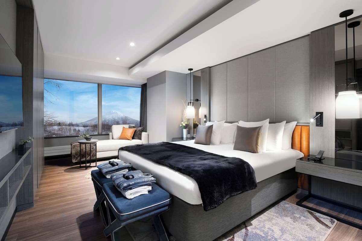 高級寢具、房內夾萬、免費嬰兒床、摺床/加床 (收費)