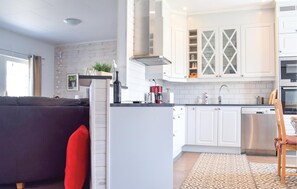 Réfrigérateur, plaque de cuisson, lave-vaisselle, cafetière/bouilloire