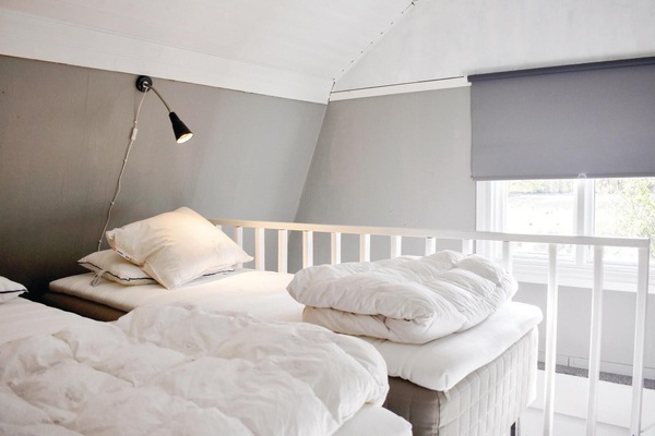 2 bedrooms, travel crib, WiFi (free)