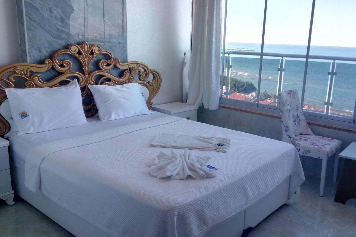 Junior Single Room | Desk, WiFi (free)