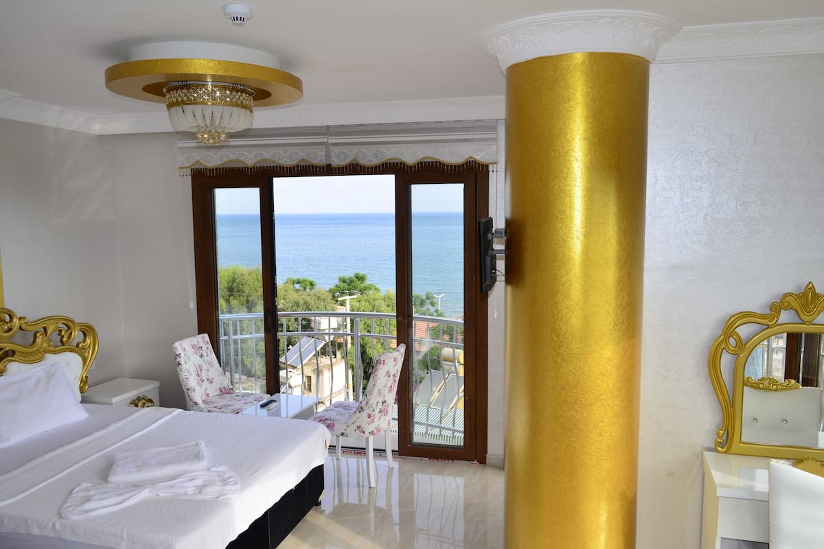 Double Room, Balcony, Sea View | Desk, WiFi (free)