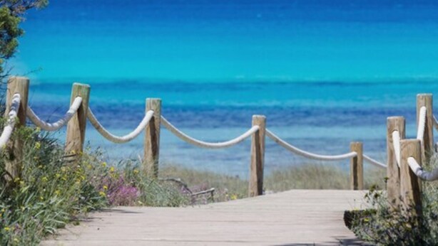 Beach - Hostal Santi (Formentera)
