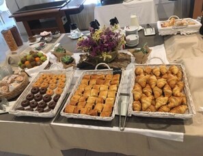 Desayuno continental incluido todos los días 