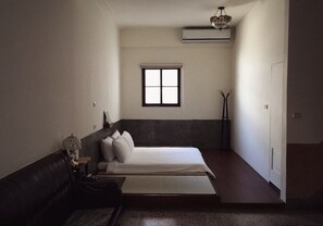 Deluxe vierpersoonskamer, meerdere bedden | Een minibar, geluiddichte muren, gratis wifi, beddengoed