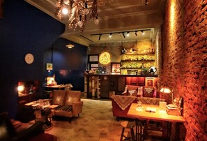 Bar (on property) - GOIN Old House & Bar (Tainan)