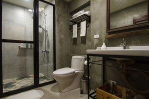 Bruser, brusehoved med spredningseffekt, gratis toiletartikler