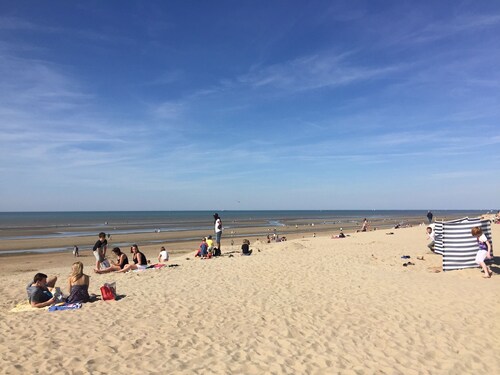 Moderne renovierte Studio 150 m vom Strand (extra kostenlose Parkplätze)