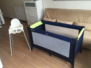 Tv, dvd-spelare, ett filmbibliotek och en stereo