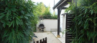 Gîte for 5 to 7 people in Sarlat. Shared heated pool, nature, wifi