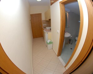 Shower, free toiletries, hair dryer - Nikos Hotel and Apartments (Sarandë)