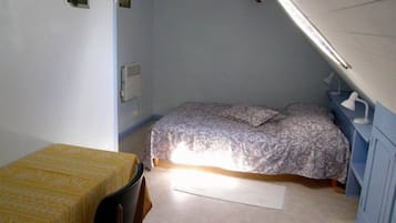 2 slaapkamers, een strijkplank/strijkijzer, reisbedje, gratis wifi