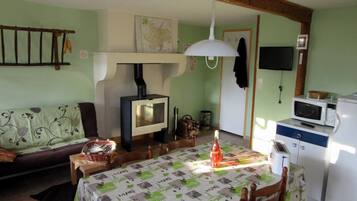 Televisie en een open haard