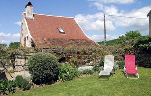 Property grounds - Quiet farmhouse in southern Burgundy (Passy)
