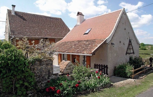 Quiet farmhouse in southern Burgundy