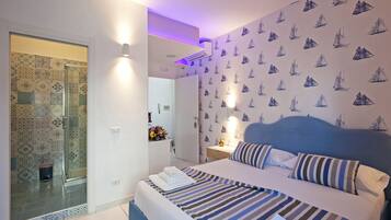Comfort Double Room, 1 Queen Bed, Non Smoking | Hypo-allergenic bedding, minibar, in-room safe, desk