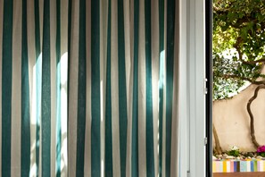 Chambre Double Standard, 1 grand lit, non-fumeur | Vue de la chambre