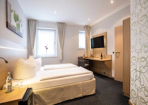 Double Room | Hypo-allergenic bedding, minibar, in-room safe, desk