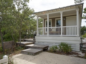 Terrace/patio - Best Prices on 30A-Cute Cottage-Blue Mtn Beach- 500 YDs to Beach-near Creamery! (Santa Rosa Beach)
