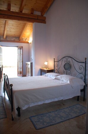 Habitación doble, 1 cama de matrimonio, no fumadores | Cunas (de pago), wifi gratis, ropa de cama