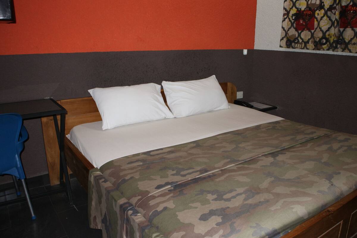 Desk, free WiFi, bed sheets