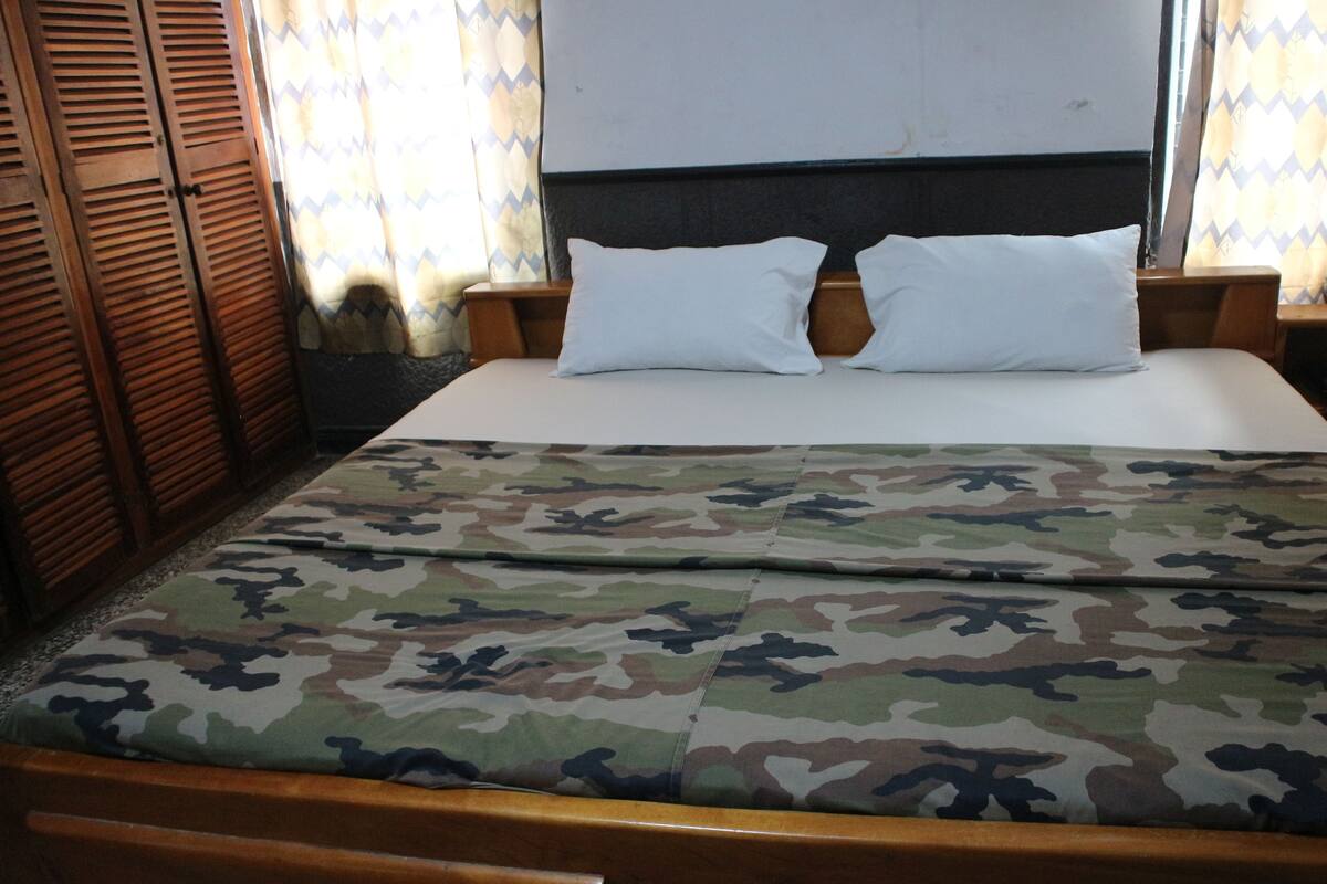 Desk, free WiFi, bed sheets