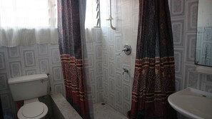 Standard Double Room, 1 Double Bed, Non Smoking | Bathroom | Shower, rainfall showerhead, free toiletries, towels