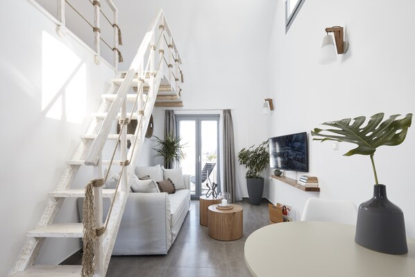 Deluxe Loft, Sea View | In-room safe, individually decorated, individually furnished, desk - Pnoi Luxury Suites (Santorini)