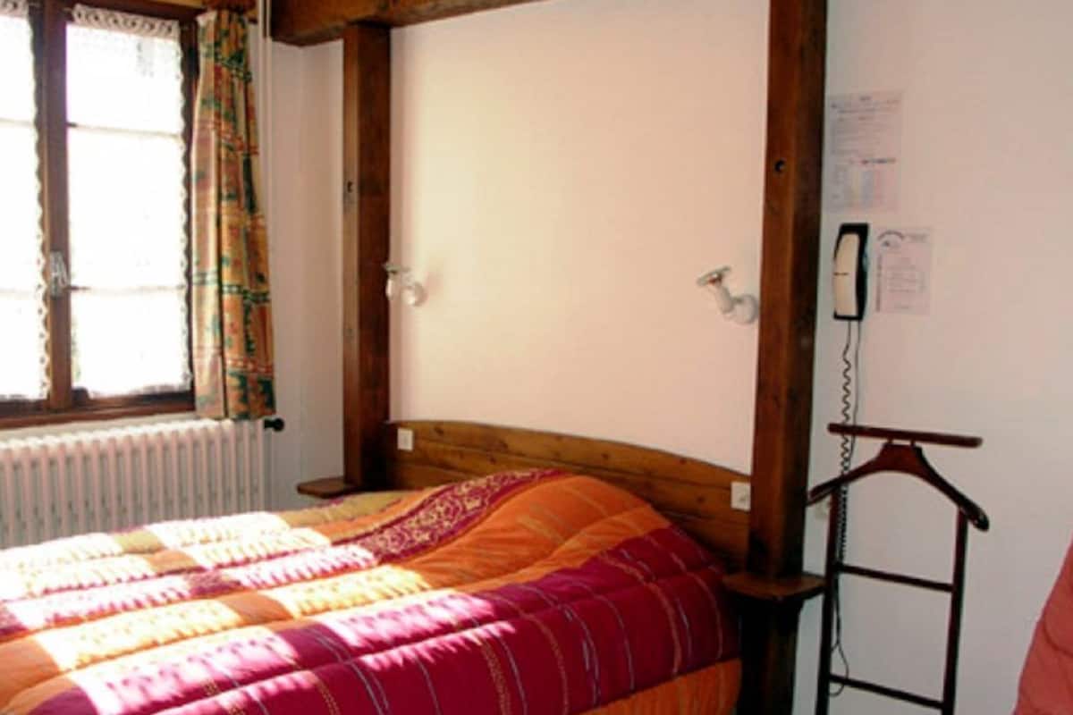 Classic-Doppel- oder -Zweibettzimmer | Individuell dekoriert, individuell eingerichtet, Verdunkelungsvorhänge