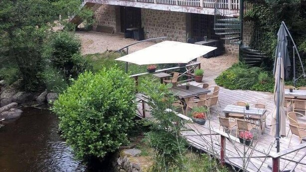 Front of property - Hôtel Restaurant Le Chalet du Montal (Dun-les-Places)