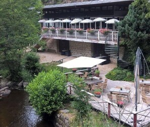 Front of property - Hôtel Restaurant Le Chalet du Montal (Dun-les-Places)