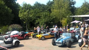 Free self-parking - Hôtel Restaurant Le Chalet du Montal (Dun-les-Places)