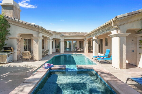 A heated pool - PS Horizon: Spacious Executive Home: 4BD/3BA: The home has it all! (Palm Springs)