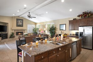 Dining - PS Horizon: Spacious Executive Home: 4BD/3BA: The home has it all! (Palm Springs)