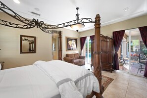 4 bedrooms, desk, iron/ironing board, free WiFi