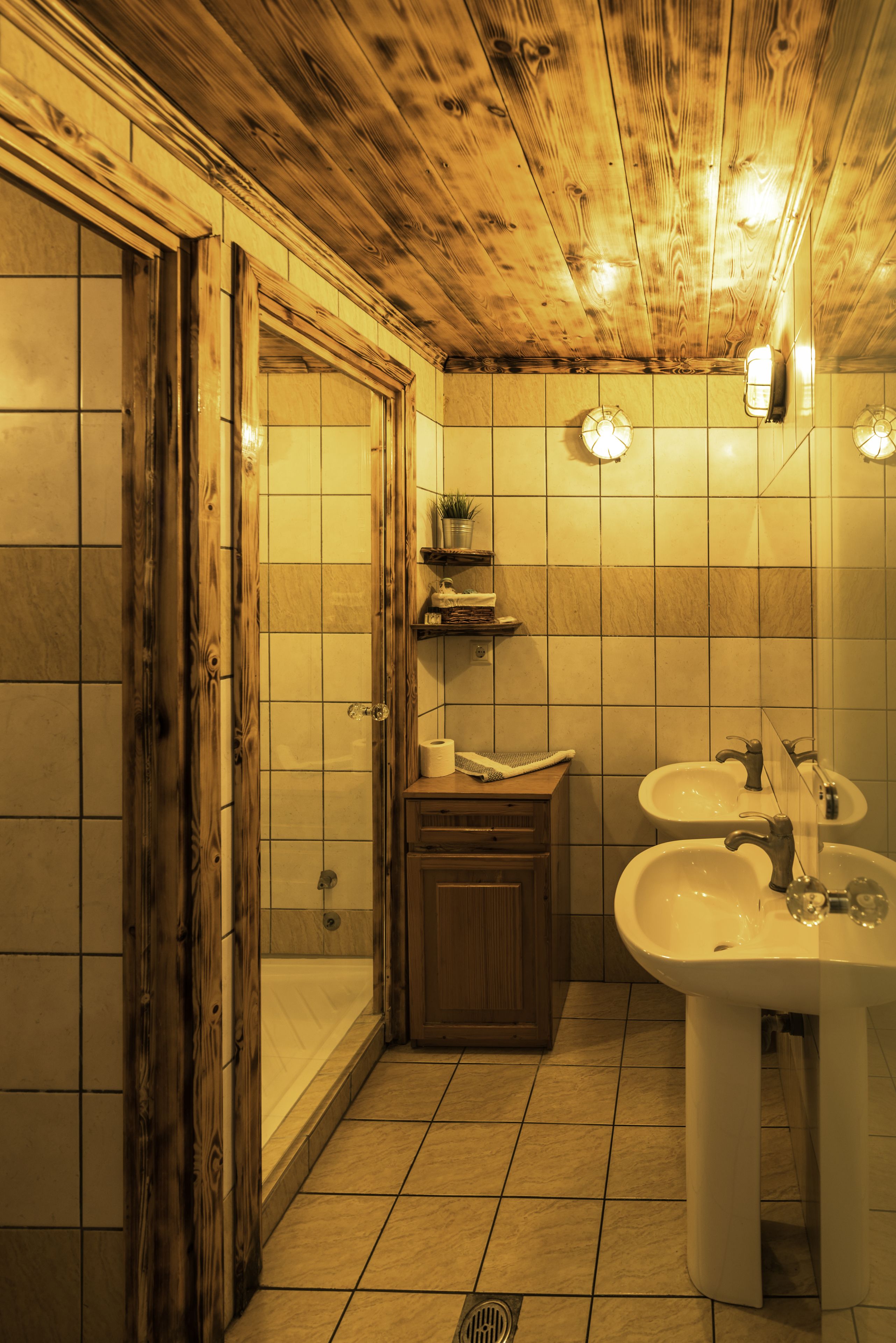 Executive-Studio | Badezimmer | Dusche, kostenlose Toilettenartikel, Haartrockner, Handtücher