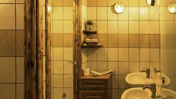 Executive-Studio | Badezimmer | Dusche, kostenlose Toilettenartikel, Haartrockner, Handtücher