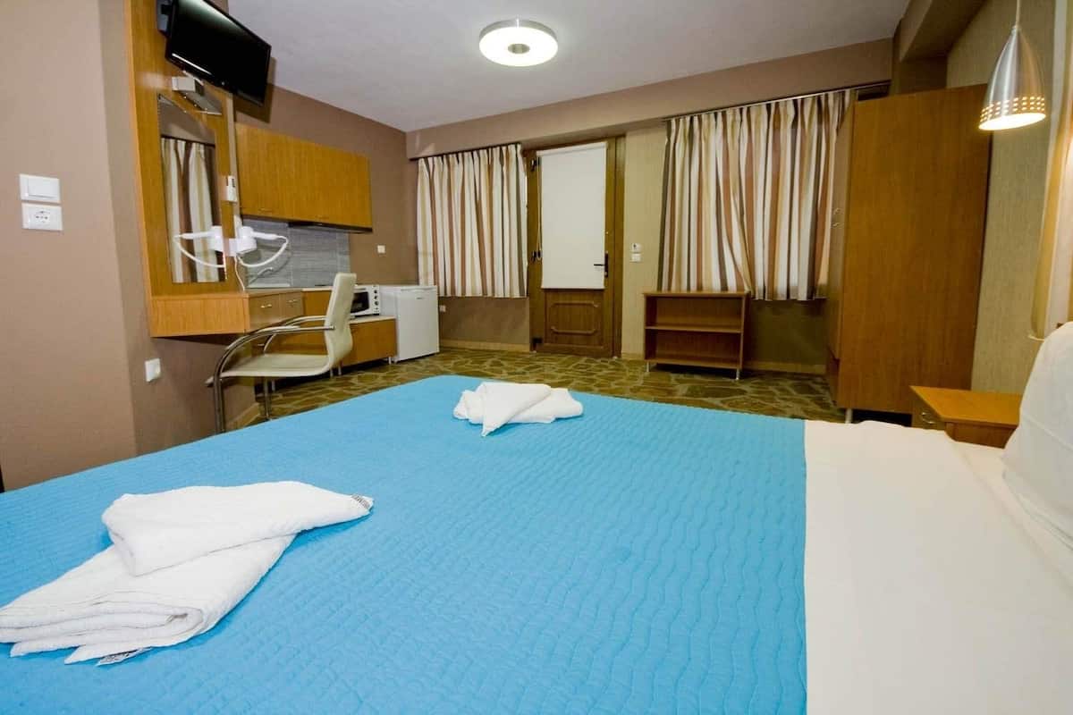 Estúdio superior | Cofres nos quartos, escrivaninha, quartos à prova de som