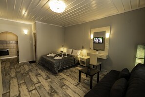 Executive Studio | Hypo-allergenic bedding, in-room safe, desk, soundproofing - Porto Marina (Thasos)