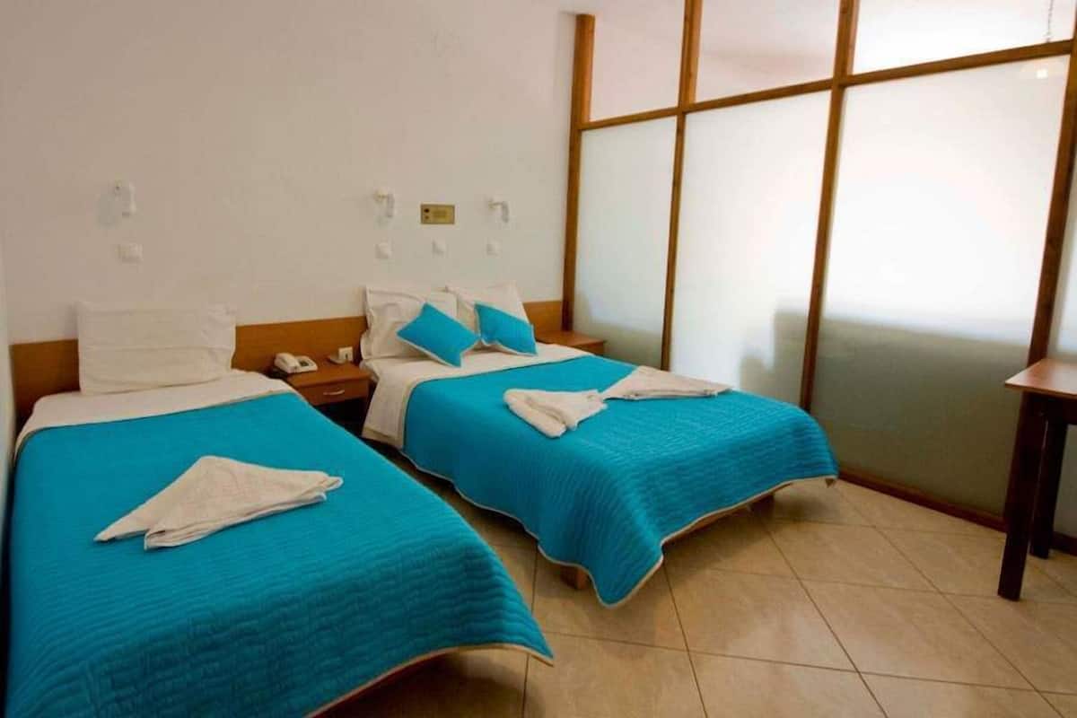 Apartamento | Cofres nos quartos, escrivaninha, quartos à prova de som