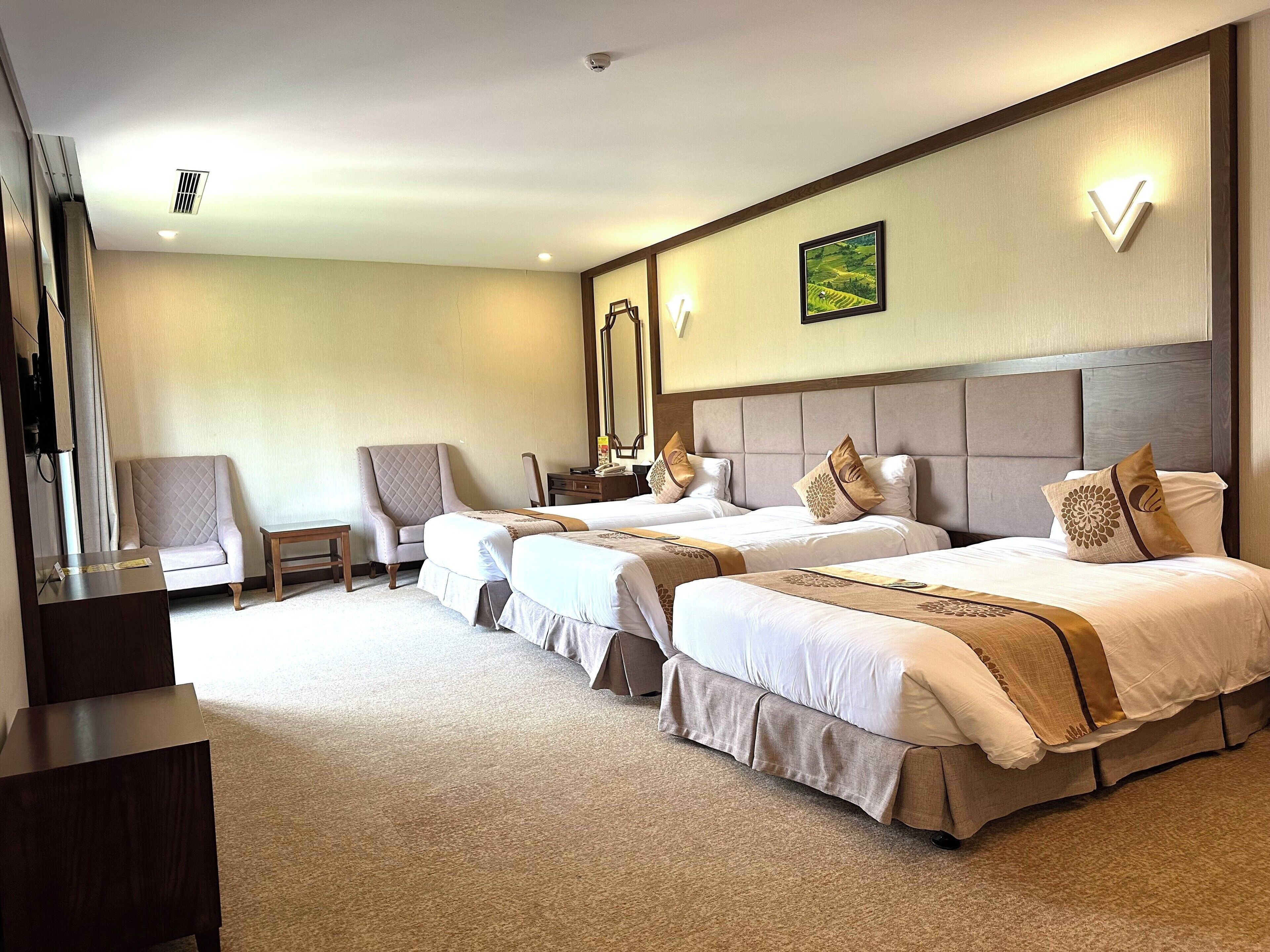 Deluxe Triple Room, Bathtub | Minibar, in-room safe, desk, blackout curtains