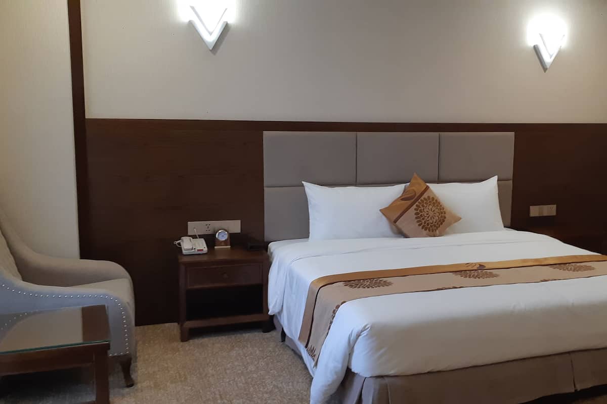 Minibar, in-room safe, desk, blackout curtains