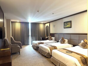 Deluxe Triple Room, Bathtub | Minibar, in-room safe, desk, blackout drapes