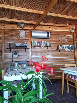 Terrace/patio - Nar Pansiyon Cafe (Seferihisar)