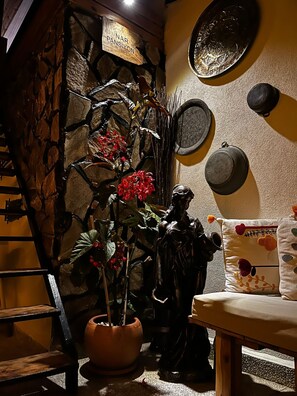 Courtyard - Nar Pansiyon Cafe (Seferihisar)